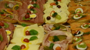 Vorbereiten des Essen- und Getränkeangebots Vorbereiten des Essen- und Getränkeangebots